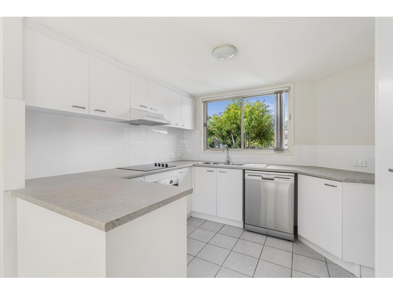 24/3 Arundel Drive, Arundel QLD 4214