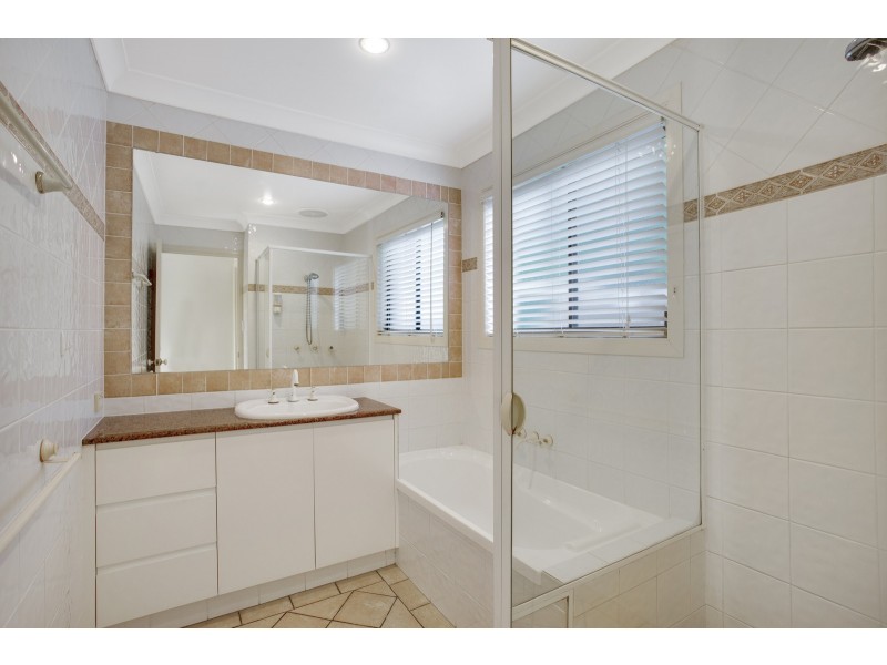 28 Langport Parade, Mudgeeraba QLD 4213