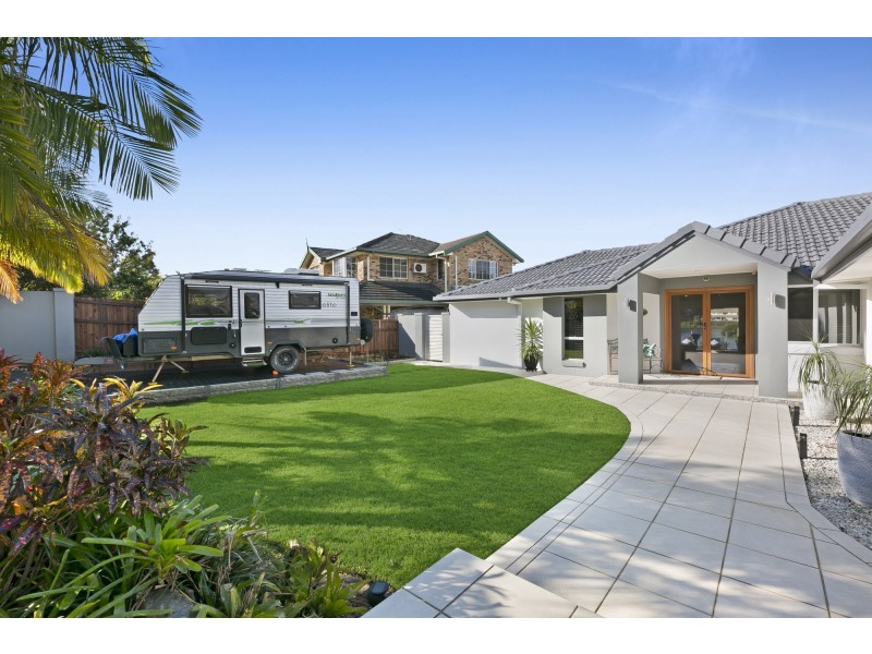 17 Tullamarine Drive, Robina QLD 4226