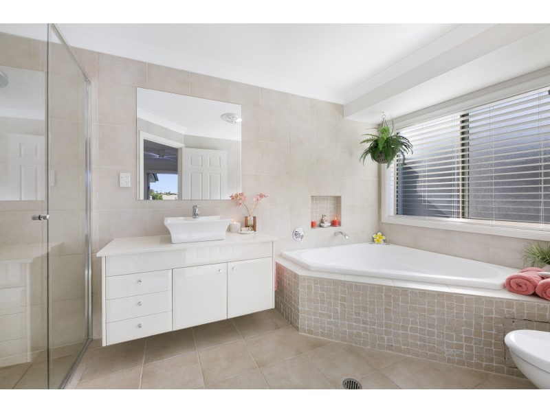 17 Tullamarine Drive, Robina QLD 4226