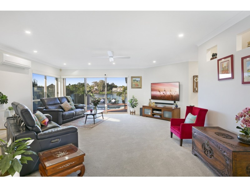 17 Tullamarine Drive, Robina QLD 4226