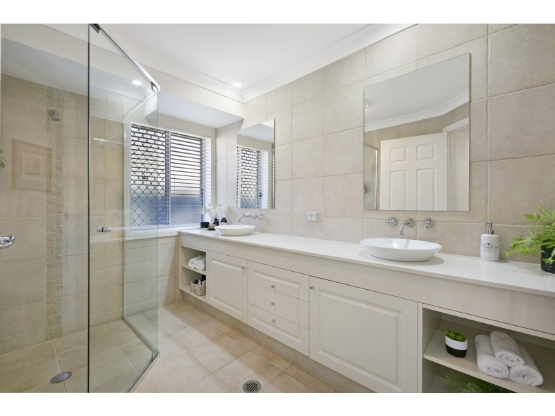 17 Tullamarine Drive, Robina QLD 4226