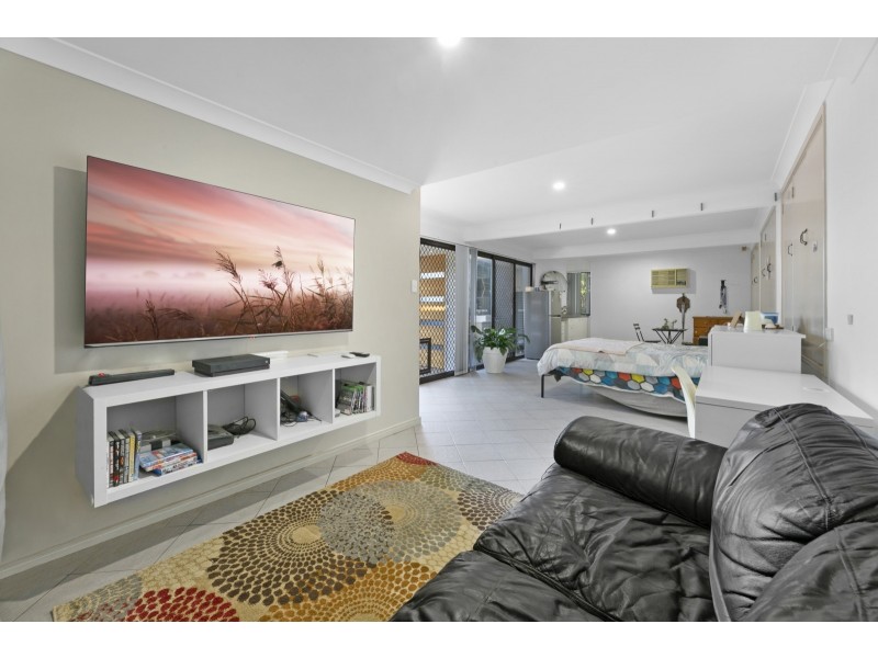 2 Arbour Place, Carrara QLD 4211