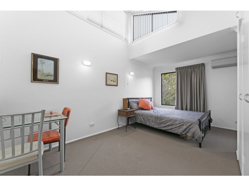 2 Arbour Place, Carrara QLD 4211