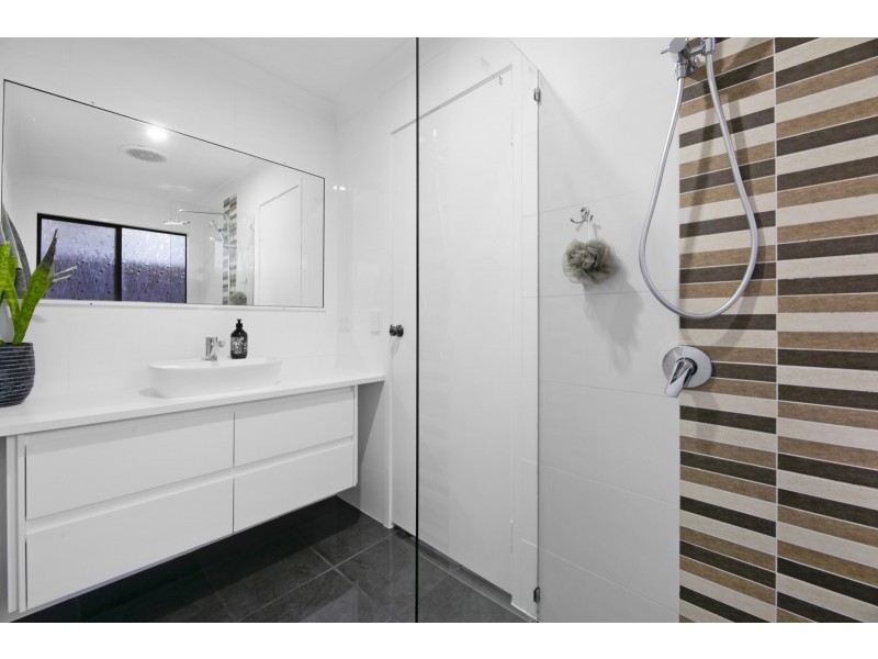 2 Arbour Place, Carrara QLD 4211