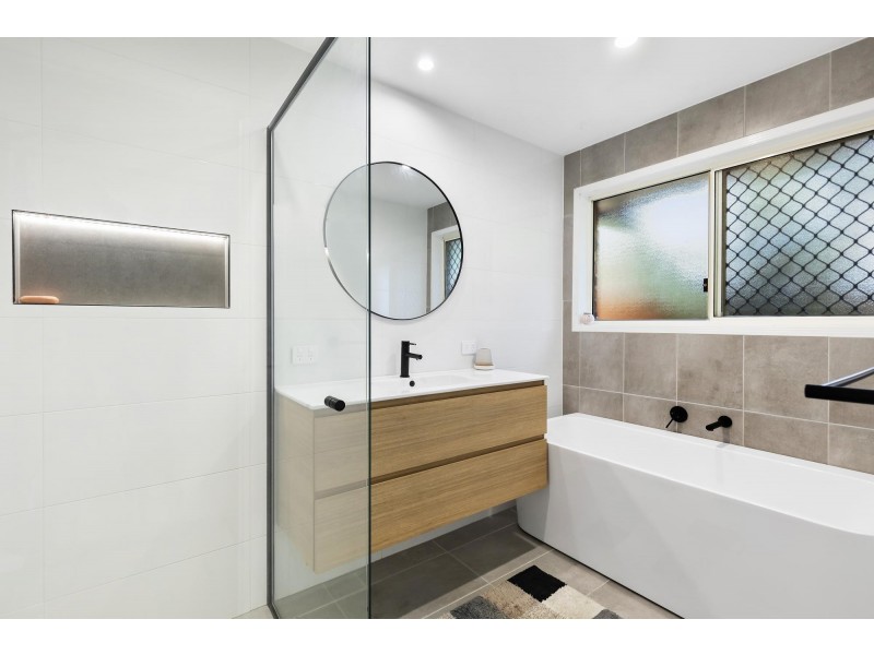 12 Rosswood Court, Helensvale QLD 4212