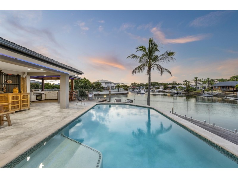 51 Pebble Beach Drive, Runaway Bay QLD 4216
