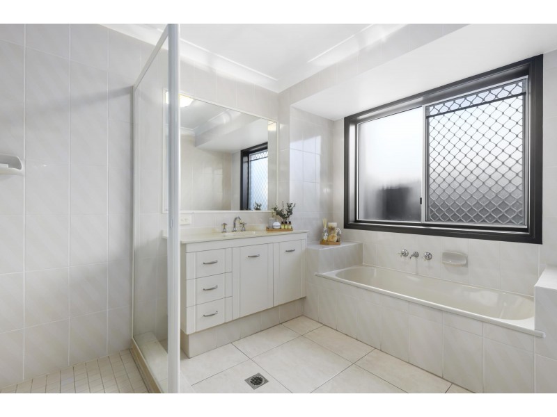 51 Pebble Beach Drive, Runaway Bay QLD 4216