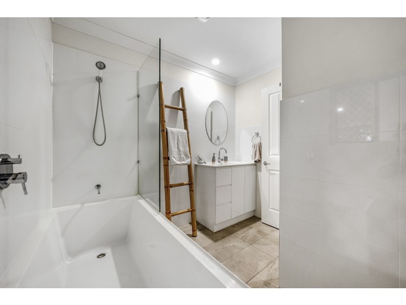 4/31 Tallebudgera Creek Road, Burleigh Heads QLD 4220