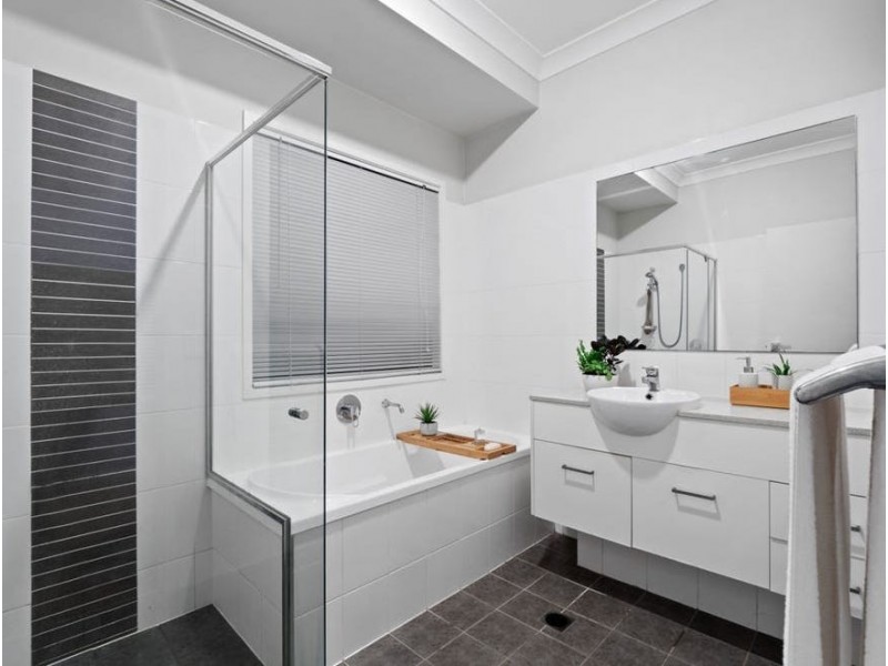 101/19 Santa Barbara Road, Hope Island QLD 4212