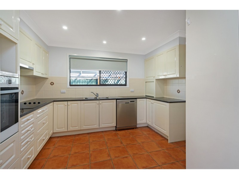 8 Sequoia Close, Elanora QLD 4221