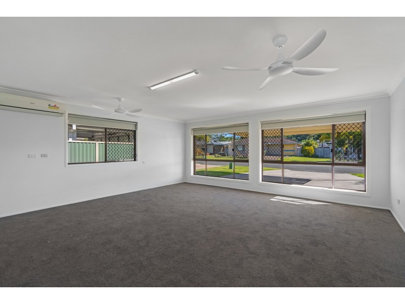 8 Sequoia Close, Elanora QLD 4221