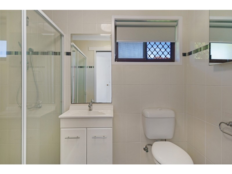 8 Sequoia Close, Elanora QLD 4221