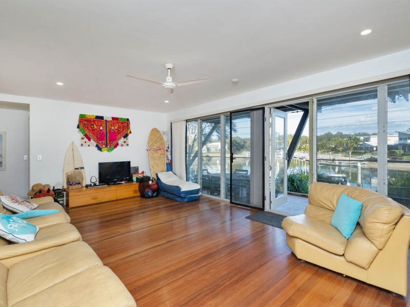 Villa 8 Island Street, South Stradbroke QLD 4216