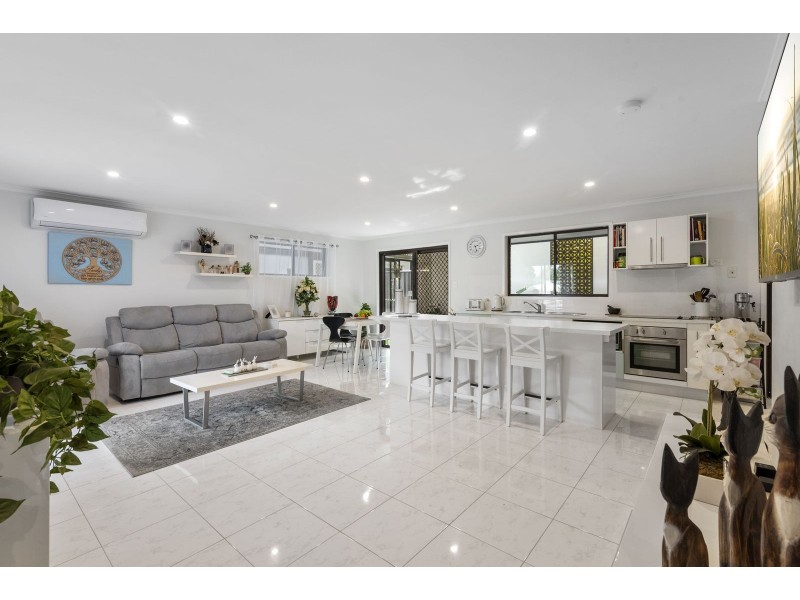 9 Onyx Court, Carrara QLD 4211