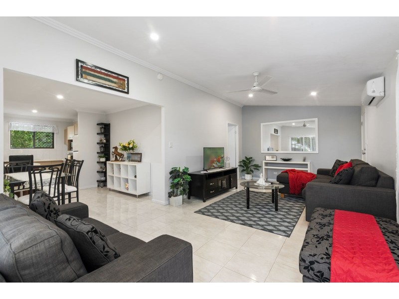9 Onyx Court, Carrara QLD 4211