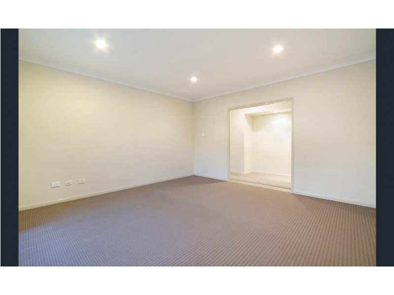 9 Starush Court, Upper Coomera QLD 4209