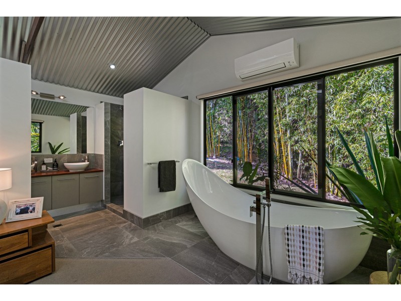 215 Carrington Road, Bonogin QLD 4213