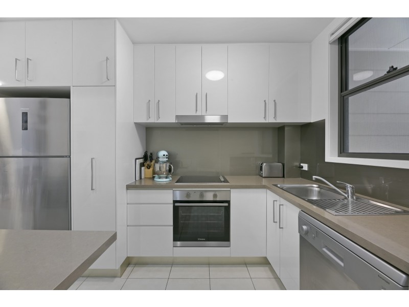 4/2 The Gardenway, Robina QLD 4226