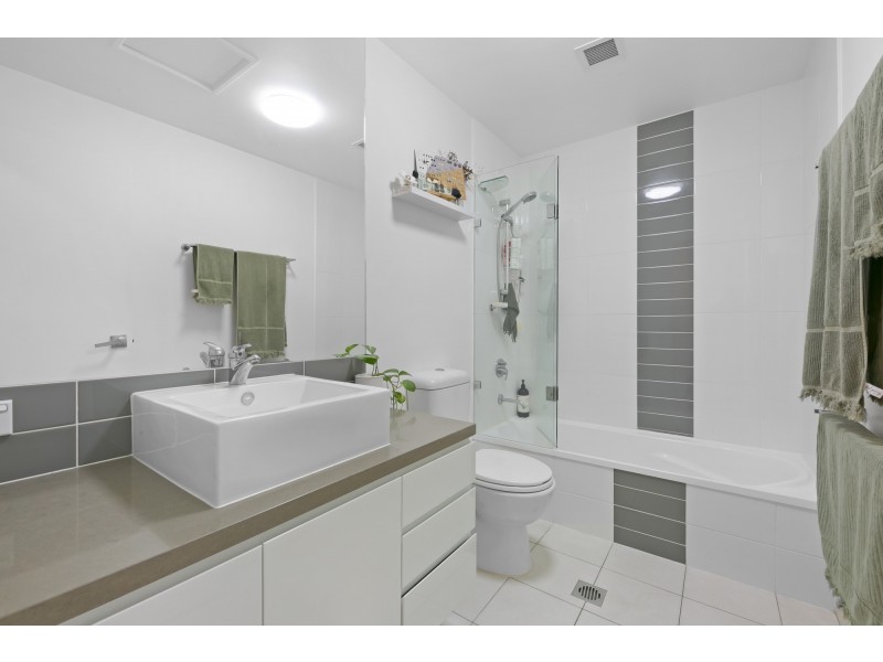 4/2 The Gardenway, Robina QLD 4226