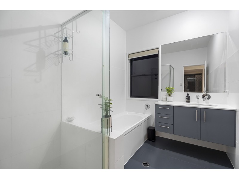 46 Mapleton Circuit, Varsity Lakes QLD 4227