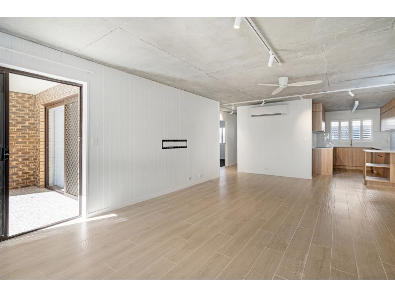 2/1931 Gold Coast Highway, Burleigh Heads QLD 4220