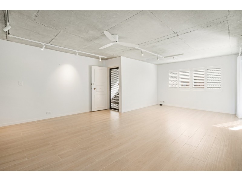 2/1931 Gold Coast Highway, Burleigh Heads QLD 4220