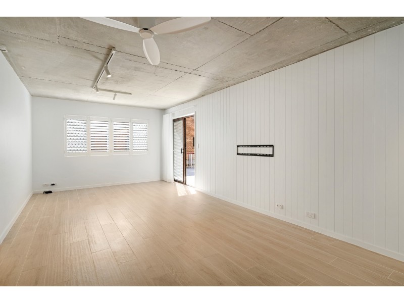 2/1931 Gold Coast Highway, Burleigh Heads QLD 4220