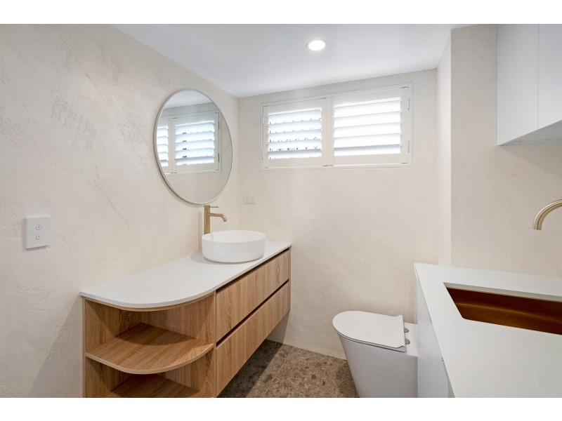 2/1931 Gold Coast Highway, Burleigh Heads QLD 4220