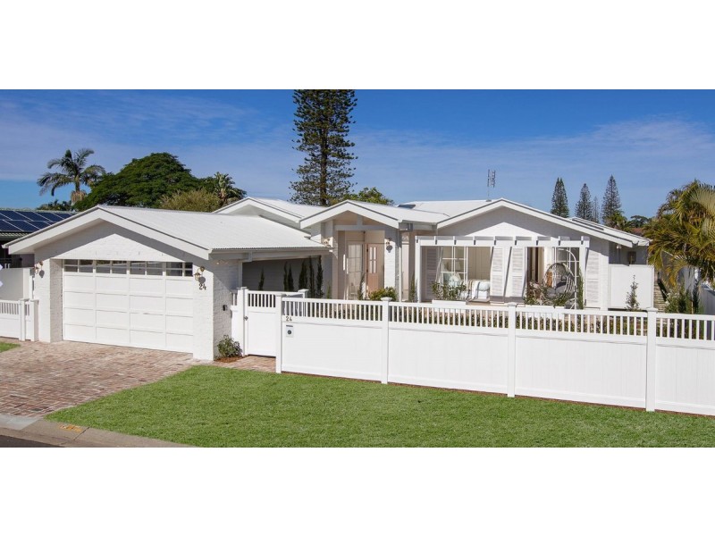 24 Driver Court, Mermaid Waters QLD 4218