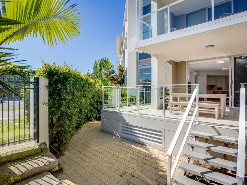 10/1 Lakefront Crescent, Varsity Lakes QLD 4227