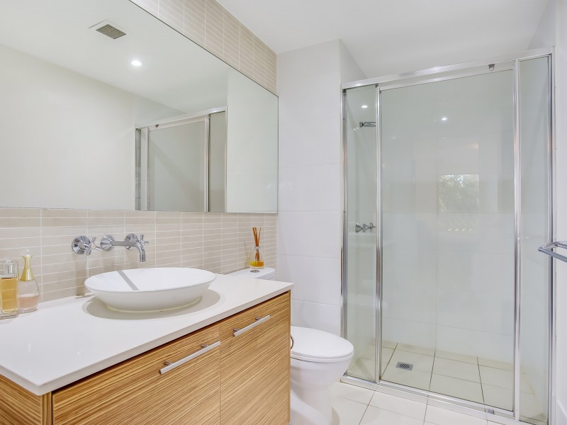 10/1 Lakefront Crescent, Varsity Lakes QLD 4227