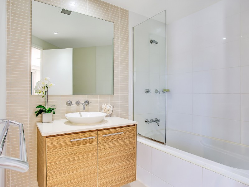 10/1 Lakefront Crescent, Varsity Lakes QLD 4227