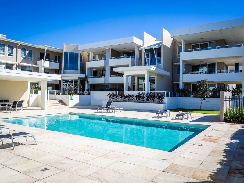 10/1 Lakefront Crescent, Varsity Lakes QLD 4227