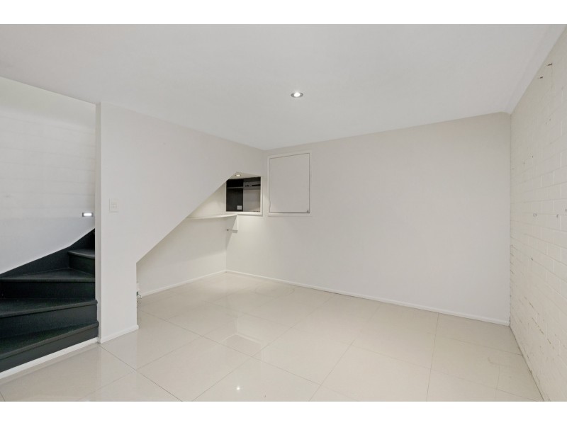 6 Tangerine Row, Ashmore QLD 4214