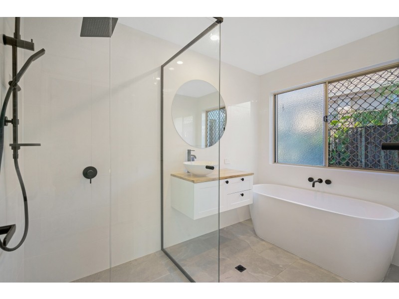 34 Massachusetts Court, Varsity Lakes QLD 4227