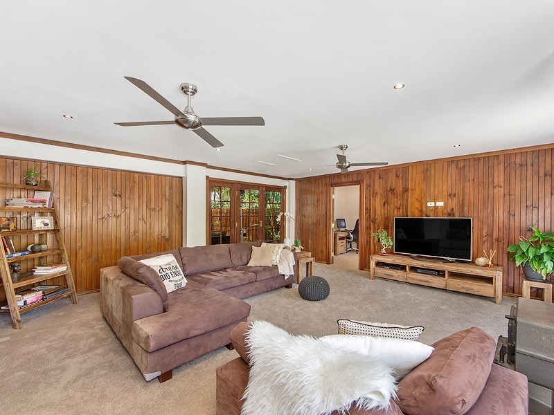 16 Springvale Street, Robina QLD 4226