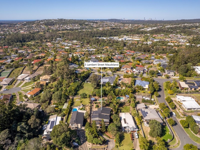 5 Lambert Drive, Maudsland QLD 4210
