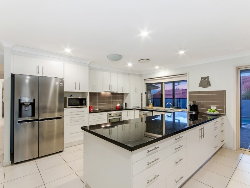 16 Hewson Court, Mudgeeraba QLD 4213