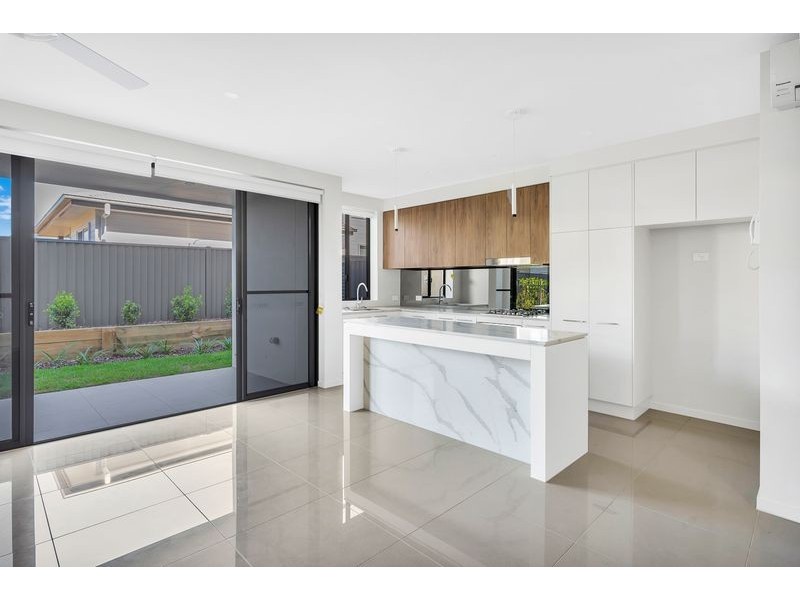 10/37 Sickle Avenue, Hope Island QLD 4212