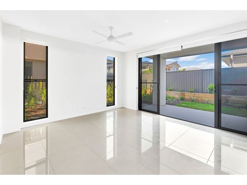 10/37 Sickle Avenue, Hope Island QLD 4212