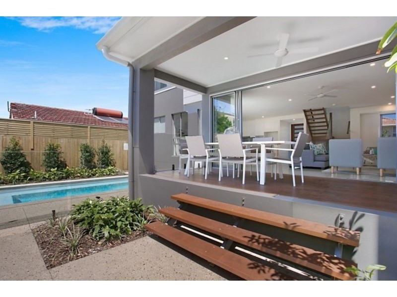 2/14 Nundah Avenue, Miami QLD 4220