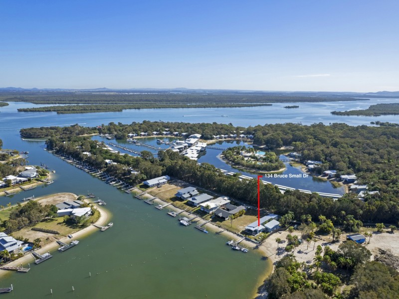134 Bruce Small Drive, South Stradbroke QLD 4216