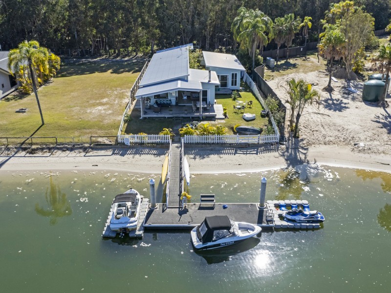 134 Bruce Small Drive, South Stradbroke QLD 4216