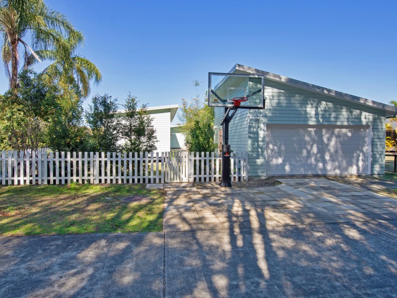 134 Bruce Small Drive, South Stradbroke QLD 4216