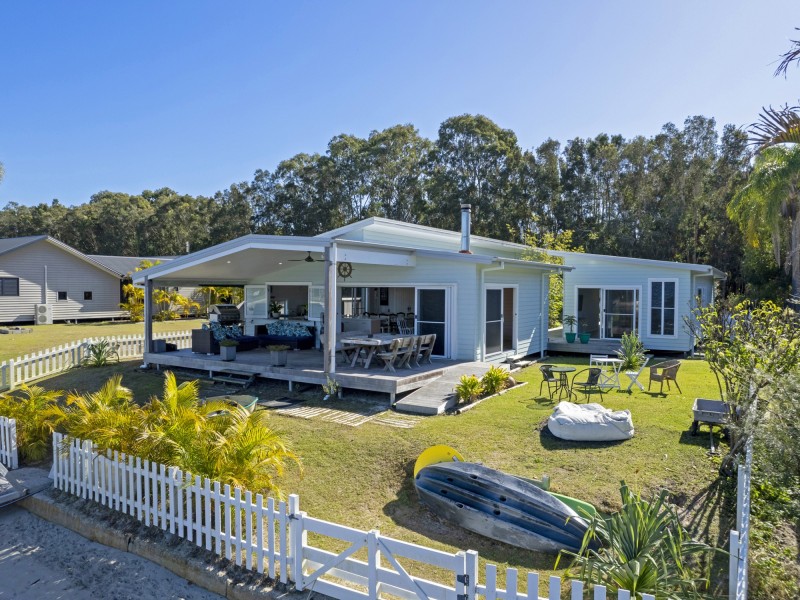 134 Bruce Small Drive, South Stradbroke QLD 4216