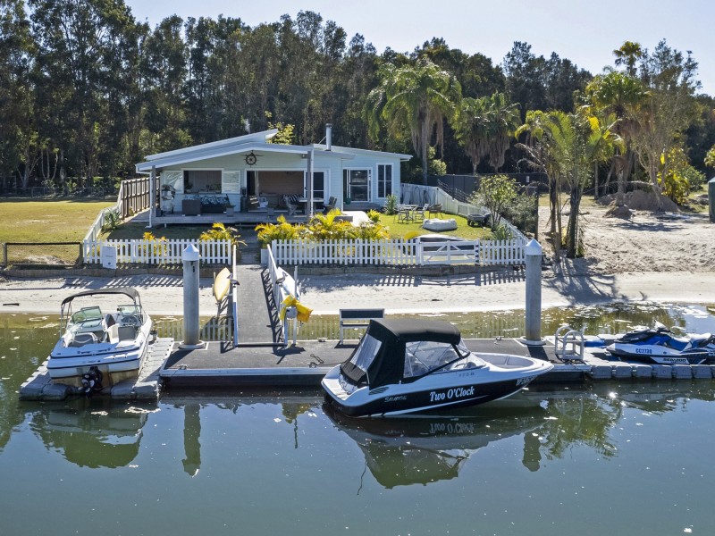 134 Bruce Small Drive, South Stradbroke QLD 4216