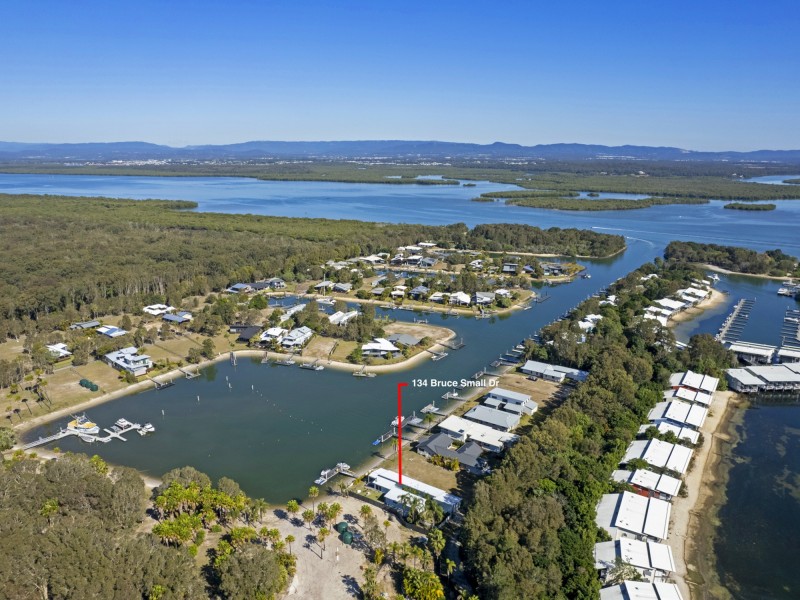 134 Bruce Small Drive, South Stradbroke QLD 4216