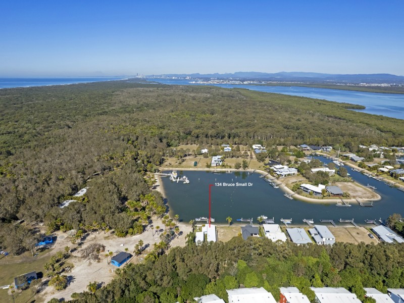 134 Bruce Small Drive, South Stradbroke QLD 4216