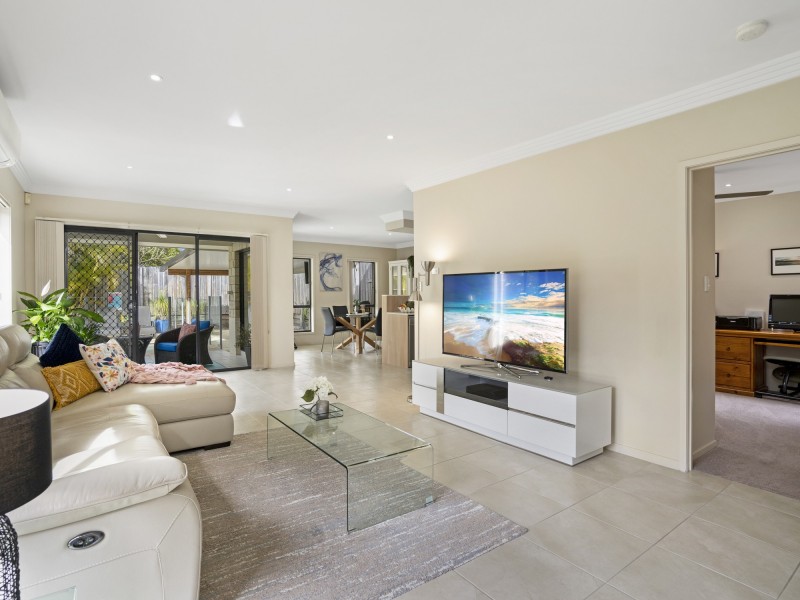 2 Oxford Court, Robina QLD 4226